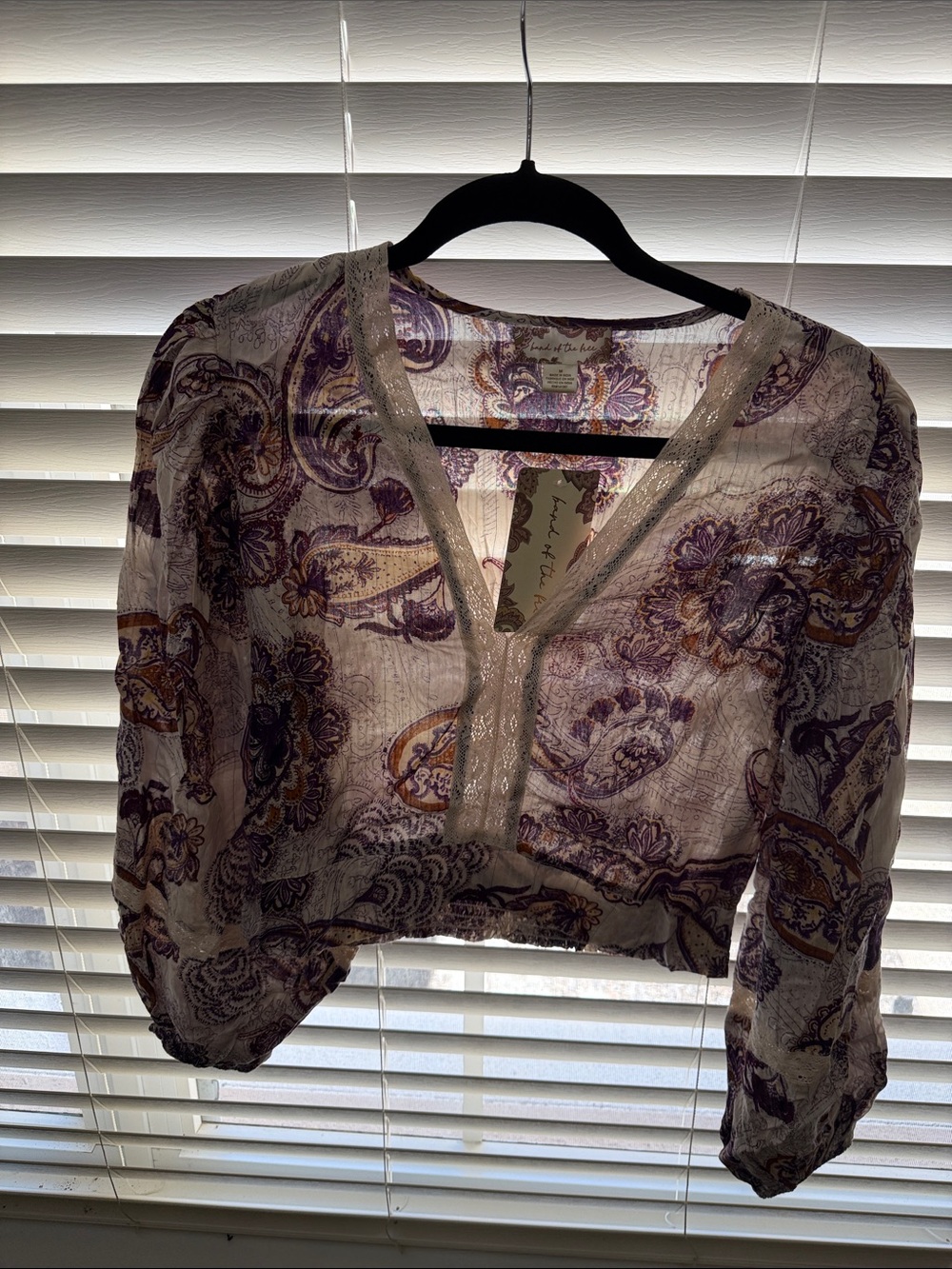 Paisley Lace-Trim Cropped V-Neck Top in Purple & Cream - Picture 2 of 6